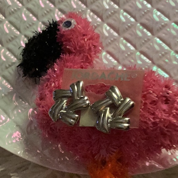🌻NWT Clip Style Earrings “ Jordache “ Closet Must Have So Fun to Wear 🌻 - Picture 6 of 9